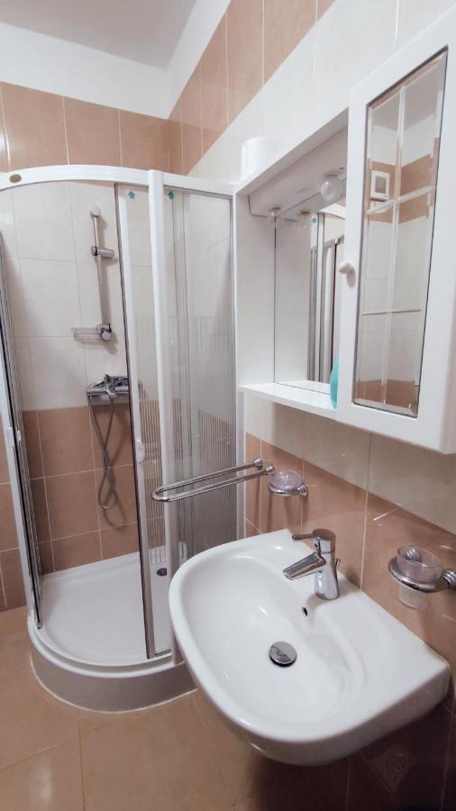 App Oleander Appartement Umag Buitenkant foto